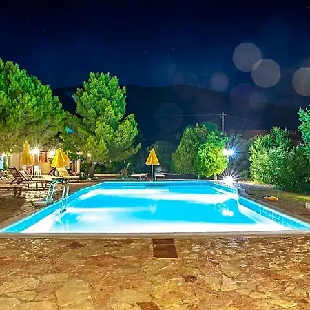Pegasus فندق Karavádhos
